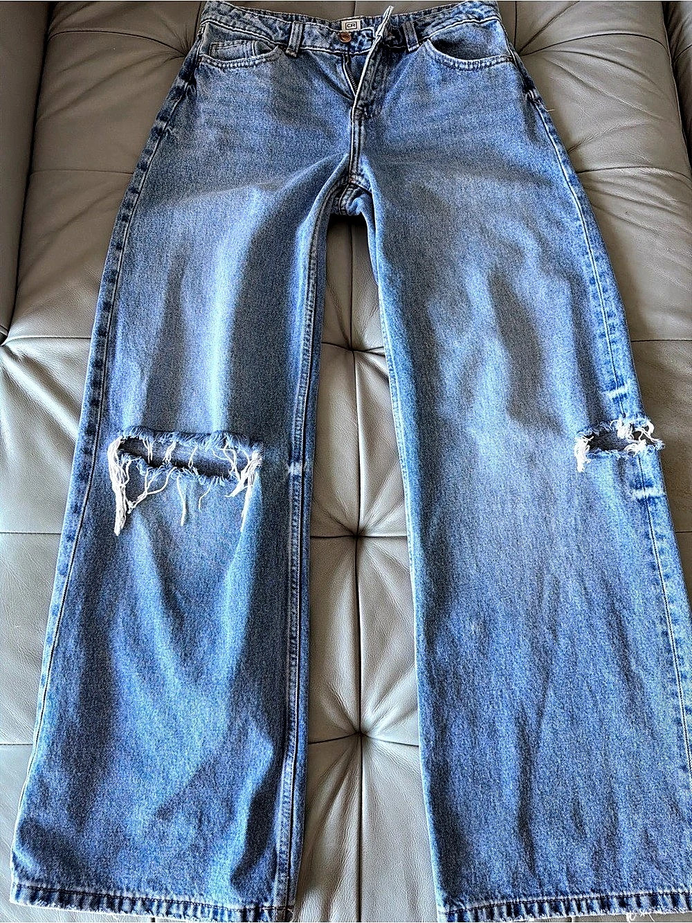 Women'Small Distressed Straight Leg Jeans Size Small in Blue